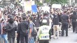 Polisi Bubarkan Demo Pendukung Jerinx di PN Denpasar