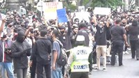 Jensen memaparkan akan menindaklanjuti kegiatan yang menimbulkan keramaian ini dengan memanggil penanggung jawab atau koordinator aksi. (dok. Polresta Denpasar)