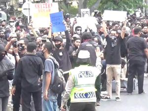 Demo Pendukung Jerinx SID di PN Denpasar Dibubarkan, Korlap Akan Diperiksa