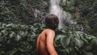 Selain itu ia juga mengandalkan kemampuan fotografinya untuk ia tawarkan ke pengunjung objek wisata yang ia kunjungi dalam perjalanan. Istimewa/Dok. Firdan Abdullah instagram @firdanabdullah.