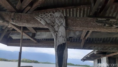 Foto: Simbol Putri Duyung di Suku Sentani