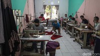 Pihaknya menyiasati menurunya daya beli dengan memproduksi baju yang lebih populer.