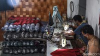 Dengan strategi ini, pihak Butik Dewi Sambi masih mampu menarik konsumen karena cangkupan pasarnya meluas.