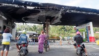 Api juga menjalar menjalar ke minimarket yang berada di lokasi SPBU tersebut.