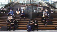 Di tengah pandemi virus Corona, warga pun diimbau untuk menerapkan protokol kesehatan guna menekan angka kasus COVID-19 di Korea Selatan. Sejumlah upaya pun dilakukan agar momen perayaan Chuseok tak menjadi klaster baru penyebaran virus Corona di negara tersebut. AP Photo/Ahn Young-joon.