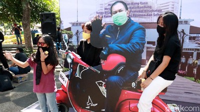Tahu Nggak, Taman Kota Bandung Kini Ada Spot Foto Bareng Wali Kota
