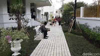 Sejak tahun 2016, kepemilikan bangunan ini beralih ke tangan pemilik perusahaan Batik Keris. Sejak itu, tercetuslah rencana merestorasi rumah kelelawar tersebut. 