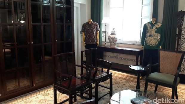 Sebuah bangunan di Jalan Perintis Kemerdekaan nomor 1, Laweyan, Solo, kini tampak berubah total. Bangunan yang sebelumnya menyeramkan itu kini menjadi cantik dan difungsikan sebagai galeri batik.