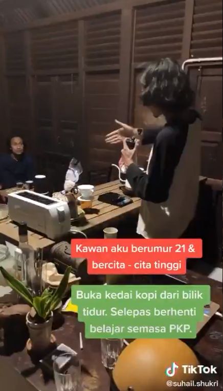 Tak Punya Uang, Mahasiswa Ini Ubah Kamar Tidurnya Jadi Kafe