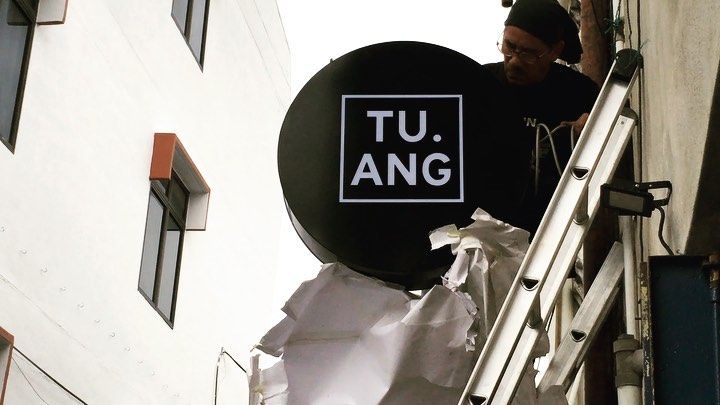 Tak Punya Uang, Mahasiswa Ini Ubah Kamar Tidurnya Jadi Kafe