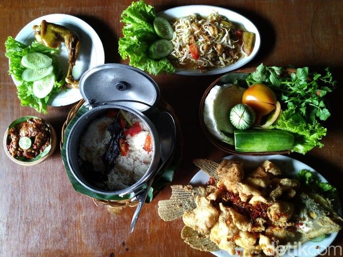 Bisa Makan Gurame Cobek  Sampai Liwetan Lesehan di Bekasi 