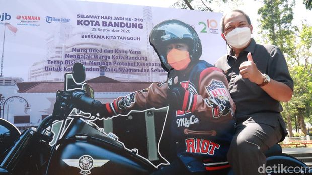 Warga Bandung Bisa Bebas Foto Selfie Bareng Walikota