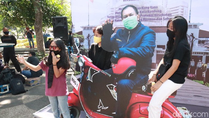 Warga Bandung Bisa Bebas Foto Selfie Bareng Walikota