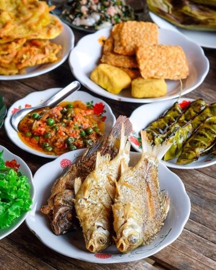 5 Warung Makan dengan Suasana Kampung yang Ada di Tangerang - Halaman 2