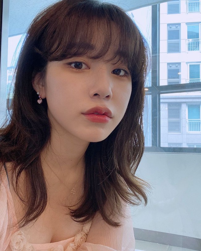 Ari dan Ryeowook terpaut usia tujuh tahun. Pada 23 Oktober nanti, Ari akan berusia 26 tahun. Sementara Ryeowook berusia 33.  Foto: dok. Instagram, Twitter