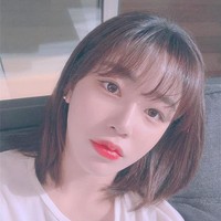 Ari TAHITI dan Ryeowook Suju pernah bertemu dalam satu program. Saat itu keduanya sama-sama menjadi bintang tamu acara Moms Recipe. Saat program tersebut tidak diketahui apakah keduanya sudah berpacara atau justru baru benih-benih cinta tubuh.  Foto: Instagram @cakepoptings