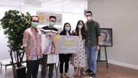 Meski tertutup masker, namun mereka pasti tersenyum dengan bahagia. Dok. Pribadi