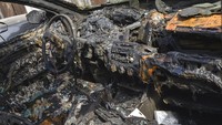 Dampaknya sejumlah kendaraan di wilayah Nagorno-Karabakh hancur terbakar. Armenian Foreign Ministry via AP  