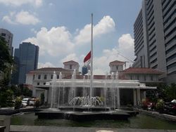Peringati 30 September, Balai Kota DKI Kibarkan Bendera Setengah Tiang