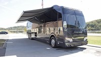 Hemphill Brothers saat ini mempunyai 115 unit bus mewah yang siap disewakan buat traveler. Bagaimana traveler, tertarik menyewa bus-nya Beyonce atau Taylor Swift? 