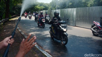Perbatasan Depok-Jakarta Disemprot Cairan Probiotik