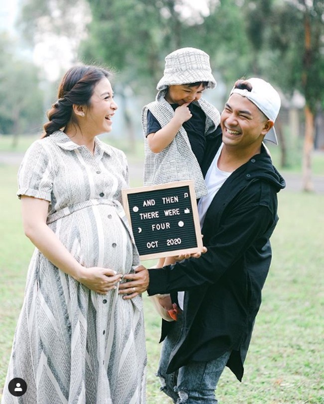 Menjelang kelahiran anak keduanya, Chelsea Olivia yang kehamilannya sudah memasuki trimester ketiga, mengungkap jenis jelamin anak keduanya adalah laki-laki.Foto: Instagram @glennalinskie