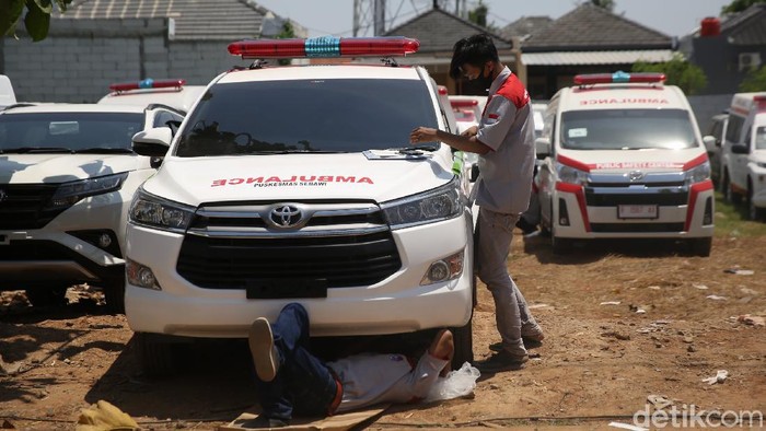 Perakitan mobil ambulans meningkat hampir 100 persen menjadi 800 unit saat pandemi COVID-19 dengan harga Rp 290 juta hingga Rp 3 miliar.