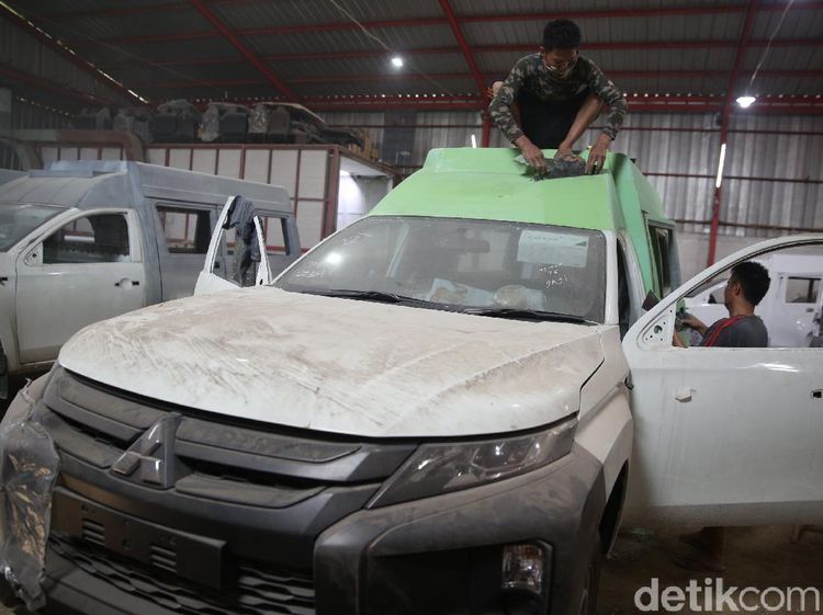 Mengintip Foto Perakitan Ambulans di Bekasi