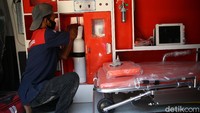 Perbedaan ambulans biasa dengan ambulans khusus COVID-19 terletak pada adanya alat isolator. Maka dari itu ambulans khusus COVID-19 memiliki harga yang lebih mahal.  