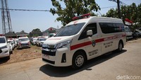 Mobil ambulans dibutuhkan untuk membawa pasien terinfeksi COVID-19 menuju rumah sakit atau membawa jenazah korban meninggal ke lokasi pemakaman.  