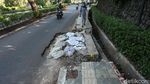 Duh, Bekas Galian Bikin Rusak Trotoar