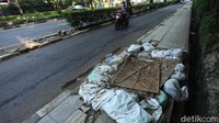 Namun adanya pengerjaan galian tersebut kerap kali merusak hasil trotoar yang telah rampung dikerjakan.