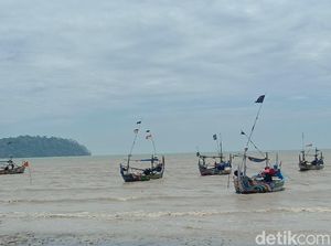 10 Kota Rawan Tsunami hingga Pantai Benteng Portugis yang Viral