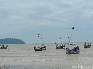 10 Kota Rawan Tsunami hingga Pantai Benteng Portugis yang Viral