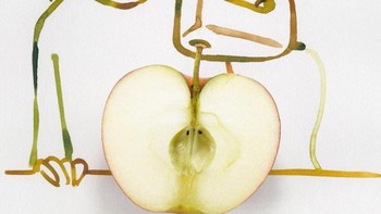 Apel sebagai mangkok bikin kue. Foto: Instagram/abstractsunday