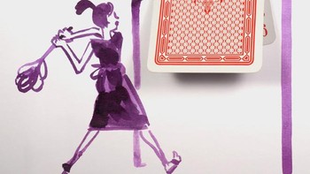 Tentunya ia tak hanya sekedar menggambar asal saja. Karena ia harus bisa memadukan gambar dengan benda agar lebih bercerita. Foto: Instagram/abstractsunday