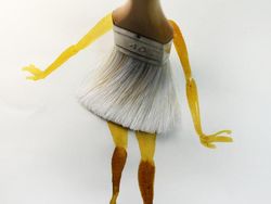 Lucu Banget, Benda Sehari-hari Dicampur Jadi Lukisan