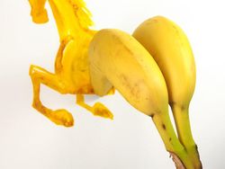 Lucu Banget, Benda Sehari-hari Dicampur Jadi Lukisan