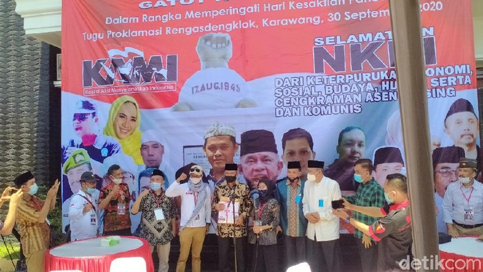 Gatot Nurmantyo hadiri nobar film G30S/PKI di Karawang.