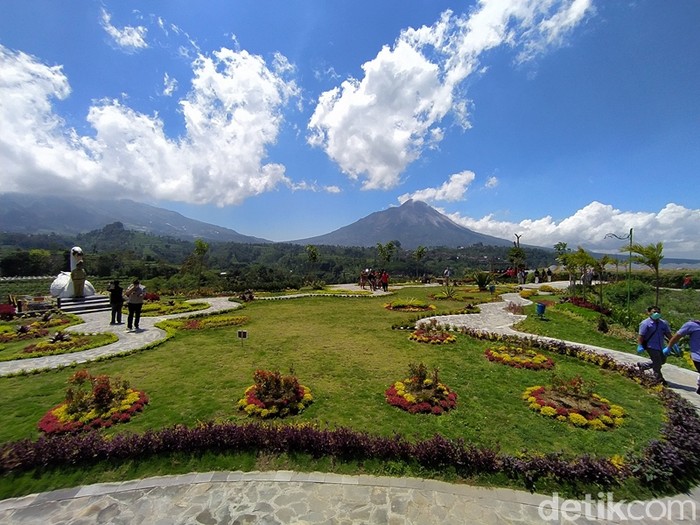 Tak jauh dari Ketep Pass, Kecamatan Sawangan, Kabupaten Magelang, Jawa Tengah, ada destinasi baru. Destinasi wisata ini namanya,Pesona Alam Gunung Gupak, yang menawarkan panorama alam.
