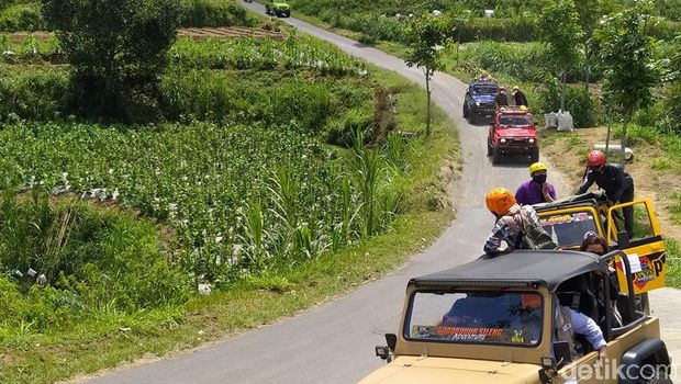 Keindahan 7 Gunung dari Puncak Gupak