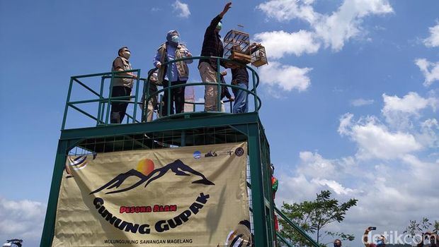 Keindahan 7 Gunung dari Puncak Gupak