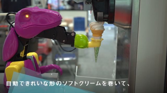 Keren! Robot Ini Bisa Sajikan Es Krim Cone dalam 32 Detik