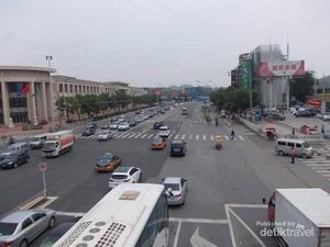 Potret Suasana Beijing dari Sekitar Jingtailong Plaza Hotel