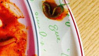Saat makan tteokbokki di salah satu restoran, Lee Do Hyun tak sengaja menemukan potongan daun bawang yang bentuknya mirip hati. Ia pun membagikannya di akun Instagram miliknya. Foto: Instagram @ldh_sky