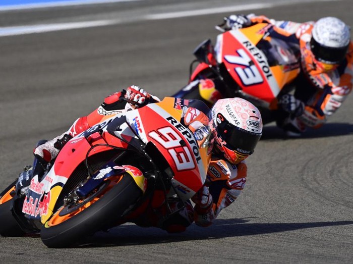 Repsol Honda Teams Spanish rider Marc Marquez rides ahead of his brother, Repsol Honda Teams Spanish rider Alex Marquez, during the first MotoGP free practice session of the Spanish Grand Prix at the Jerez racetrack in Jerez de la Frontera on July 17, 2020. (Photo by JAVIER SORIANO / AFP)