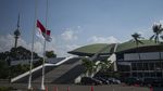 Bendera Setengah Tiang Mejeng di Parlemen