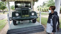 Mobil yang digunakan untuk menculik Brigjen Katamso dari rumahnya juga terpajang di area museum.