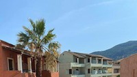 Baru di hari keempat, hasil tes mereka keluar. Amy dinyatakan positif Corona. Dari resort bintang 5, mereka pun dipindahkan ke Bintzan Inn Hotel untuk menjalani isolasi. Hotel ini berjarak setengah jam perjalanan dari hotel mereka sebelumnya. (dok. Jamie Lewis/Istimewa)