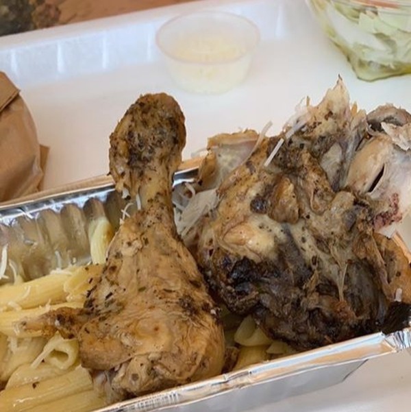 Soal makanan juga, Jamie mengaku diberi makanan yang tidak layak. Dia tidak bisa memilih menu, karena sudah dijatah 3 kali sehari dan diantar di depan kamar. Makanannya berupa pasta dan ayam yang cukup hitam ini. (dok. Jamie Lewis/Istimewa) Soal makanan juga, Jamie mengaku diberi makanan yang tidak layak. Dia tidak bisa memilih menu, karena sudah dijatah 3 kali sehari dan diantar di depan kamar. Makanannya berupa pasta dan ayam yang cukup hitam ini. (dok. Jamie Lewis/Istimewa)